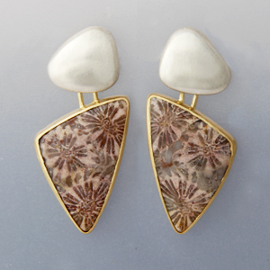 Drop earrings in silver and gold with fossilized Coral